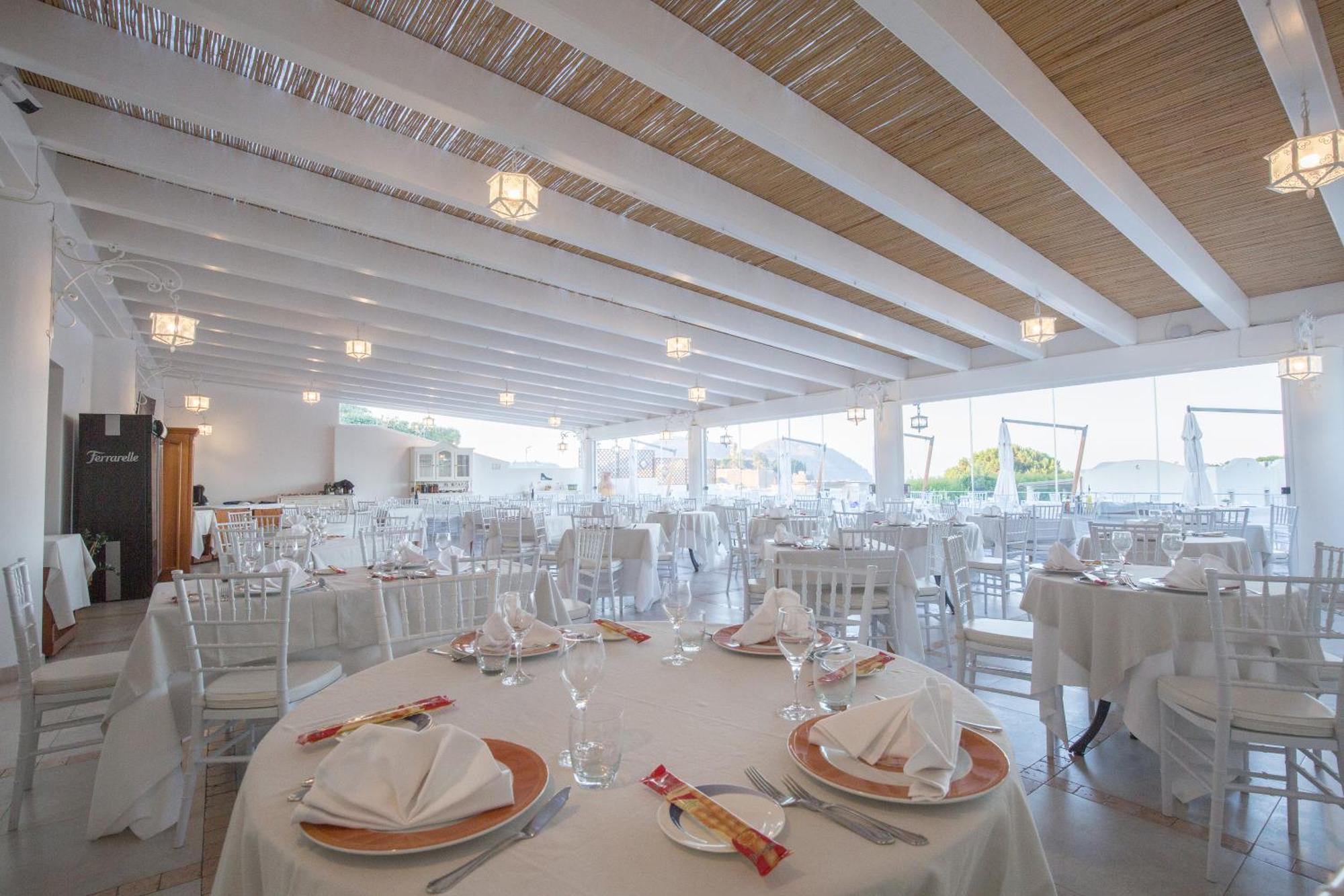 Hotel Tritone Lipari エクステリア 写真